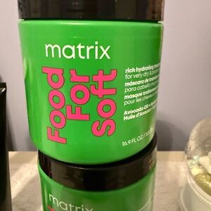 Redken Acidic Color Gloss Hair Mask - Black and Pink